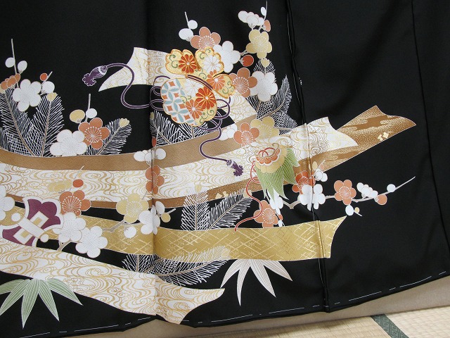 後身頃から下前 - 京友禅黒留袖 ー 束熨斗(たばねのし)柄 後身頃から下前 - 京友禅黒留袖 ー 束熨斗(たばねのし)柄