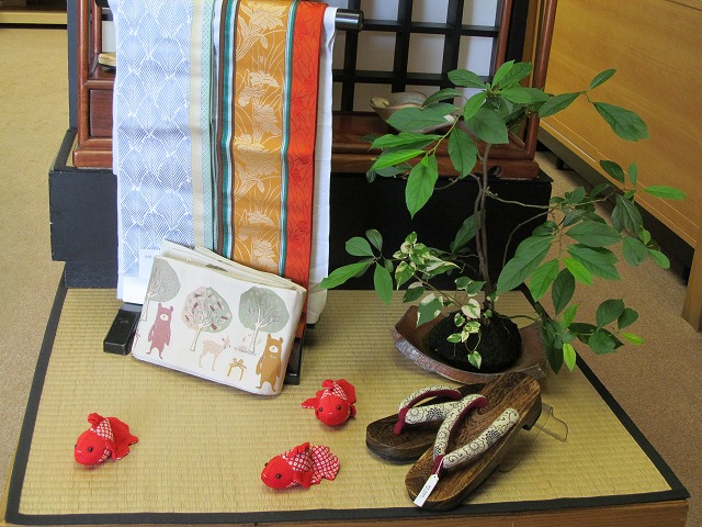 斑入りのイタドリとちりめん金魚 斑入りのイタドリとちりめん金魚